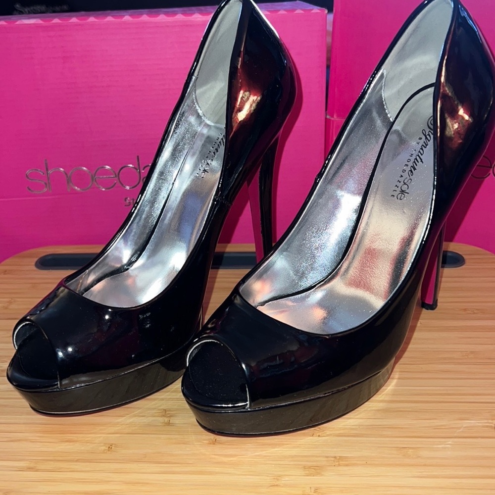 Shoe Dazzle size 9, Vogue, peep toe heels